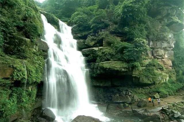 中国铁路：复兴号高速列车累计运送旅客已超 22 亿人次